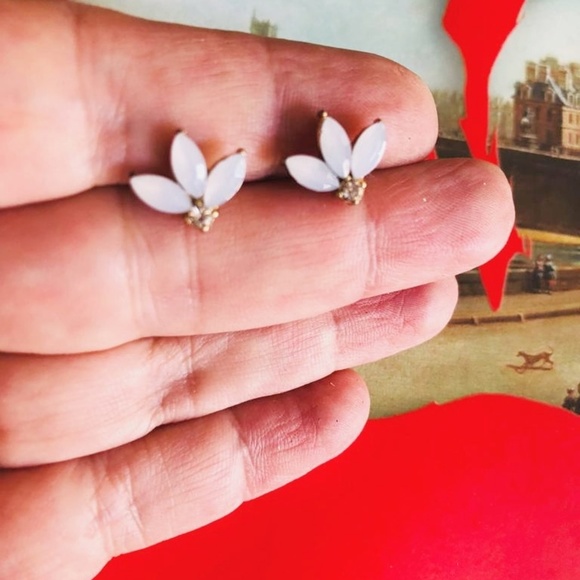 Alquimia Jewelry - 3 /35 ACRYLIC OPAL LOTUS STUDS